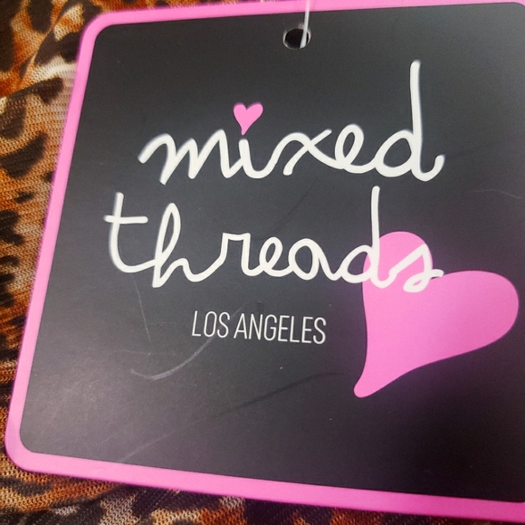 NEW-Mixed Threads off the shoulder print animal Top - Picture 2 of 6